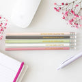 Bookish Bleistift Set mit 5 pastellfarbenen Stiften und Sprüchen für Buchliebhaber