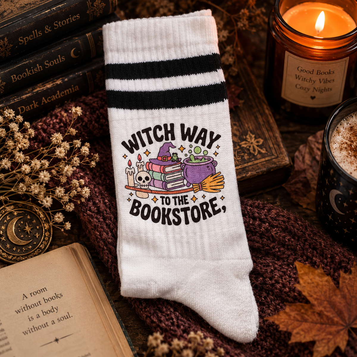 Witchy Bookish Socken – „Witch Way to the Bookstore“ - Halloween Socken