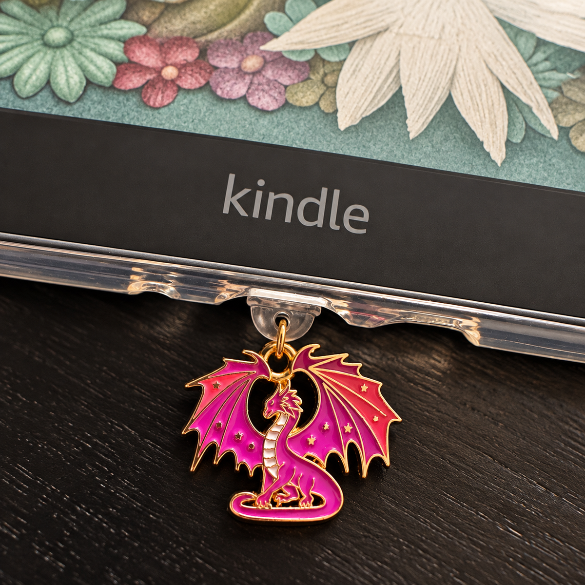 Pinker Fantasy Drachen Kindle Charm – USB-C Dust Plug
