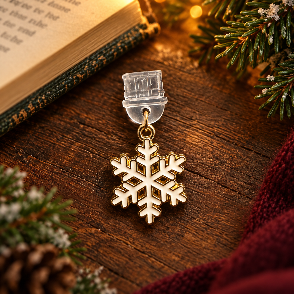 Kindle Schneefocken-Charm | Winterdeko fürs Kindle: USB-C Dust Plug mit Emaille-Schneeflocke