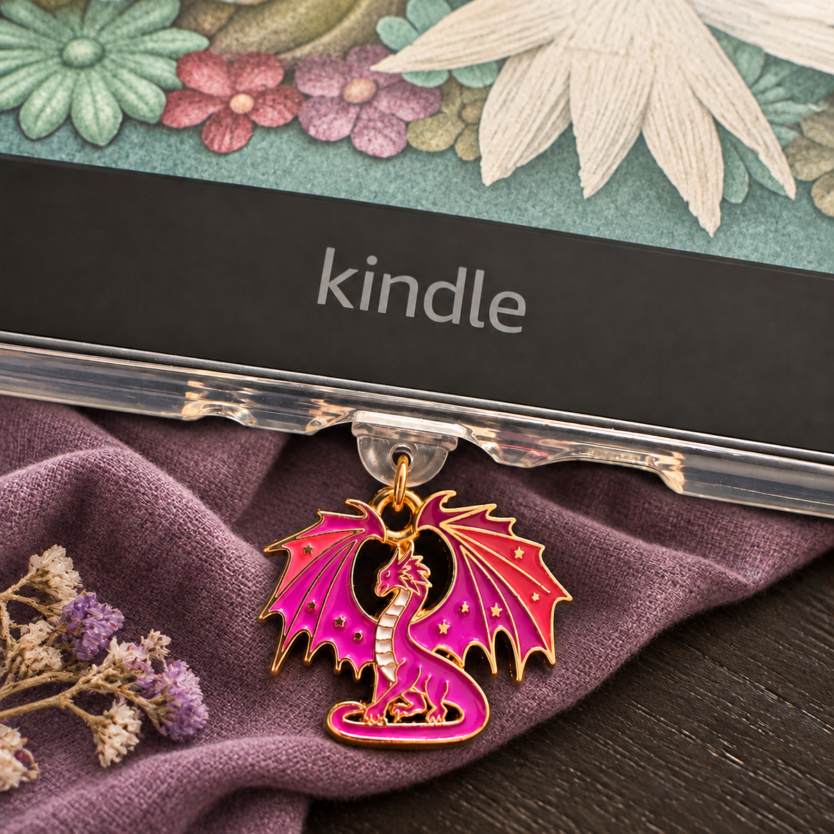 Pinker Fantasy Drachen Kindle Charm – USB-C Dust Plug