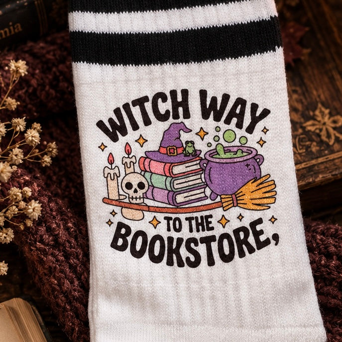 Witchy Bookish Socken – „Witch Way to the Bookstore“ - Halloween Socken