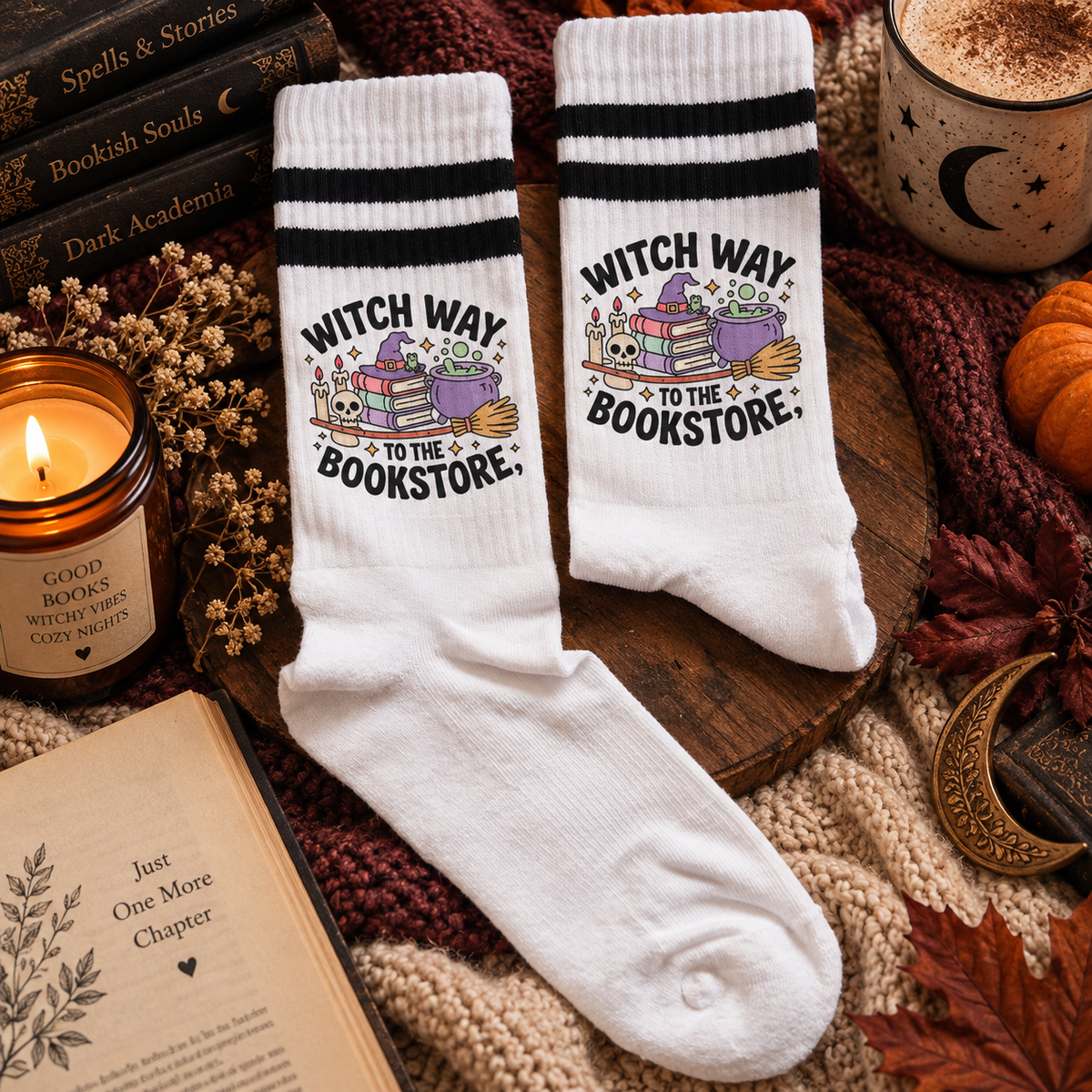 Witchy Bookish Socken – „Witch Way to the Bookstore“ - Halloween Socken