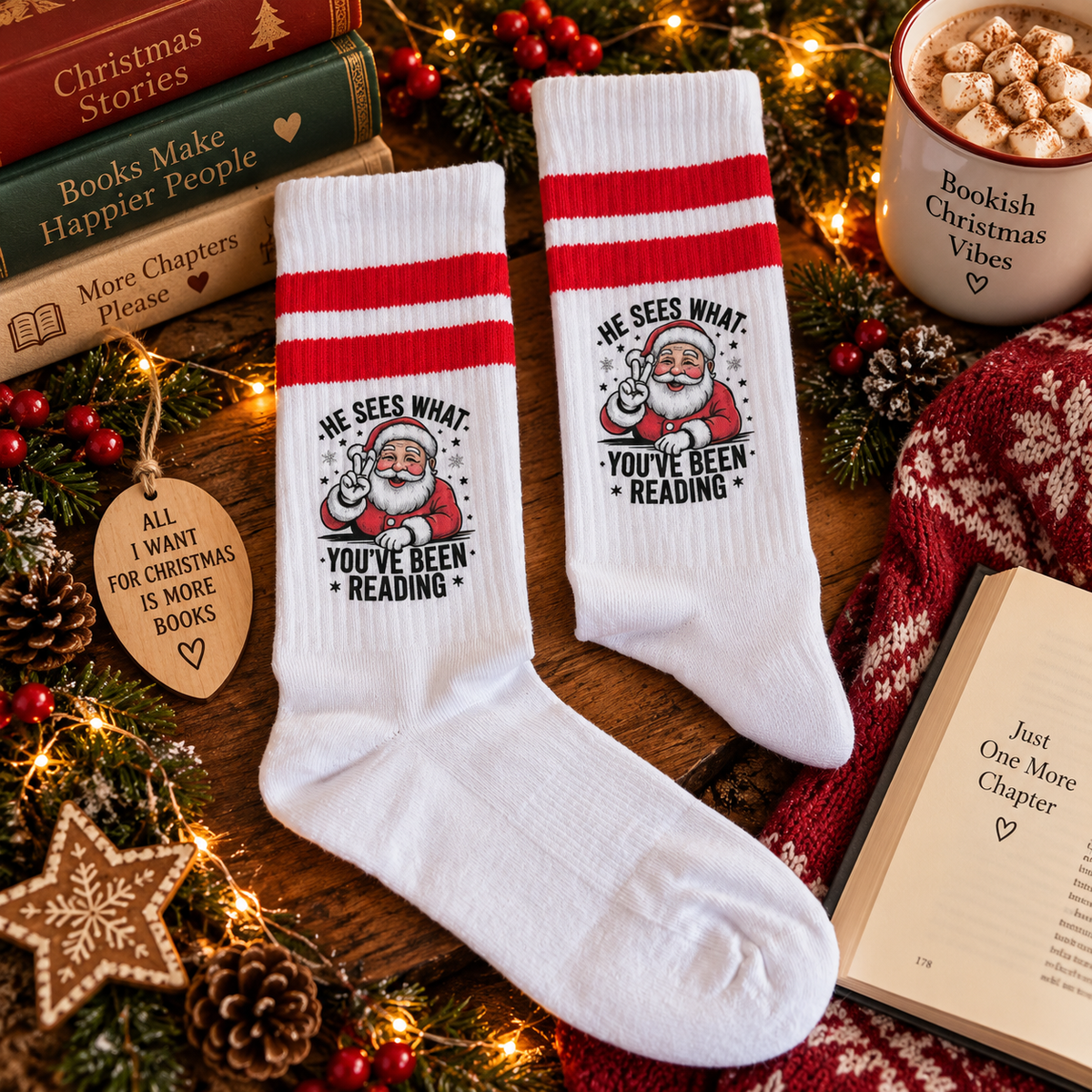 Bookish Weihnachtssocken – „He Sees What You’ve Been Reading“