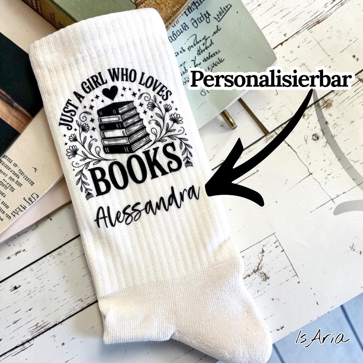 Just a Girl Who Loves Books Socken – Personalisierbar – Produktfoto 3