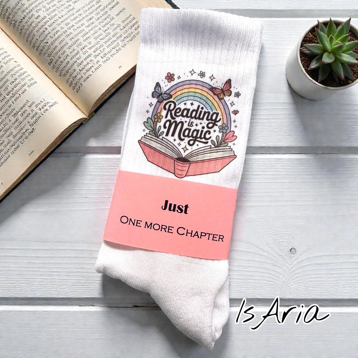 Reading Is Magic Socken – Personalisierbar – Produktansicht