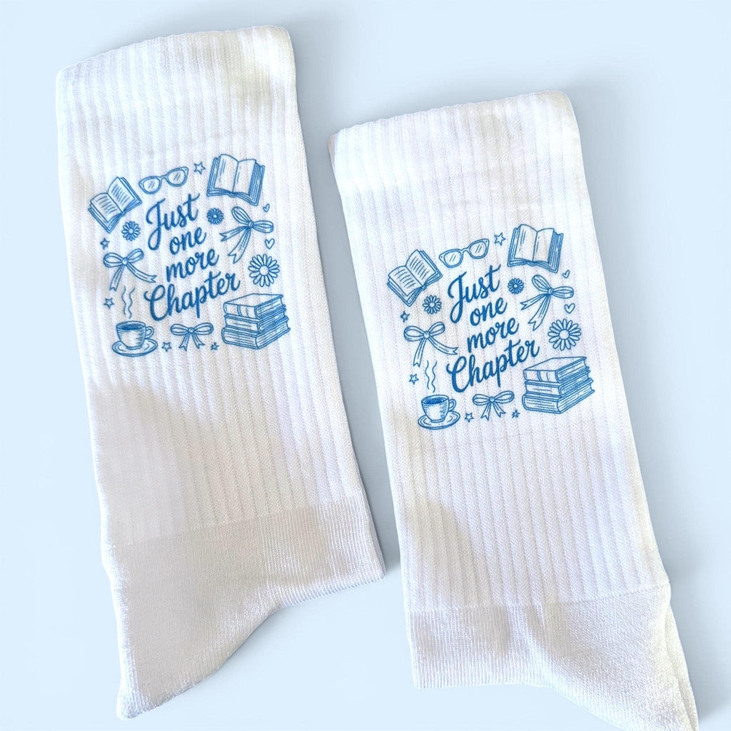 Just One More Chapter Socken – Für lange Lesenächte – Produktfoto 4