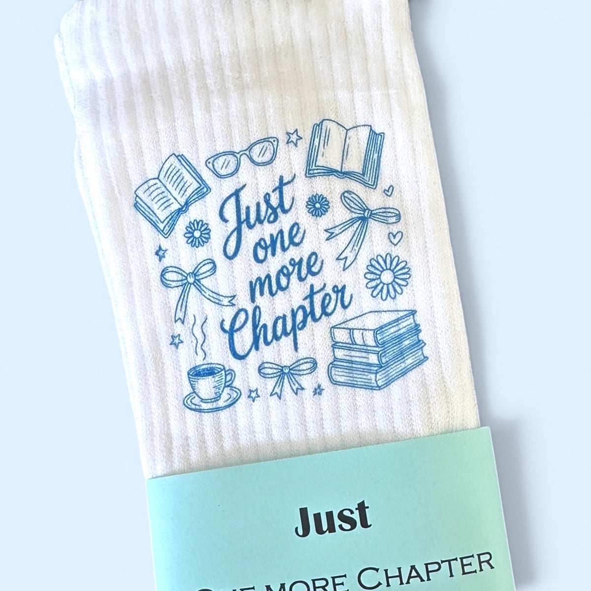 Just One More Chapter Socken – Für lange Lesenächte – Produktfoto 2