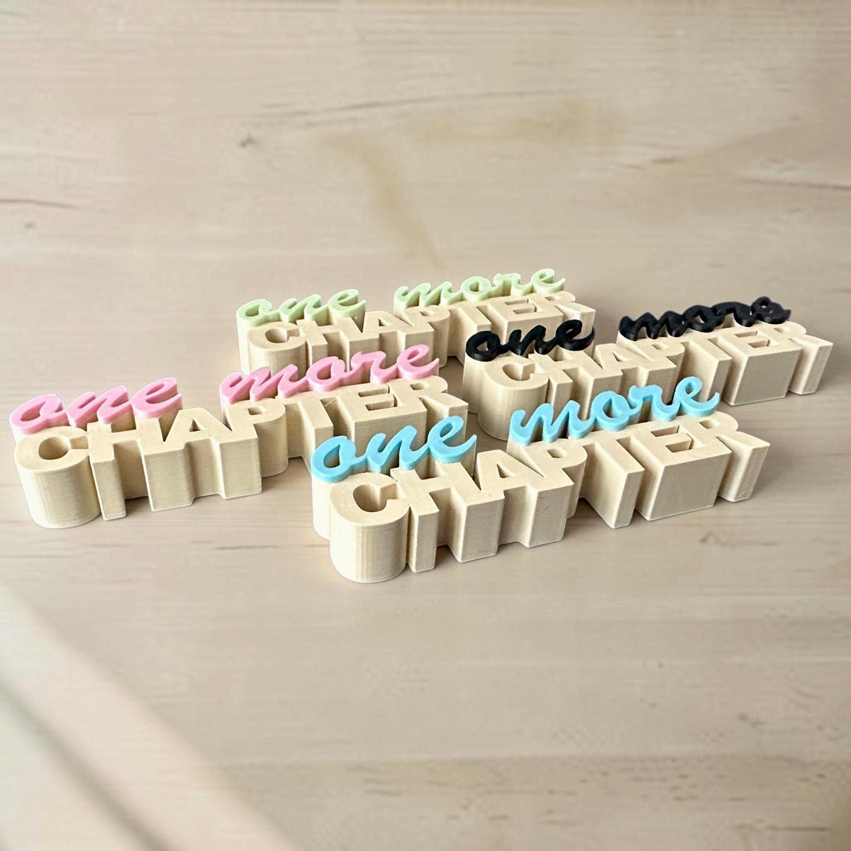 One More Chapter Regaldeko aus PLA – Farbe Beige-Rosa