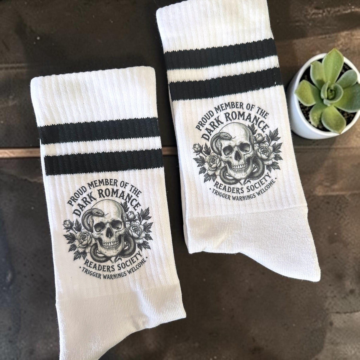 Dark Romance Readers Society Socken – Produktfoto 5