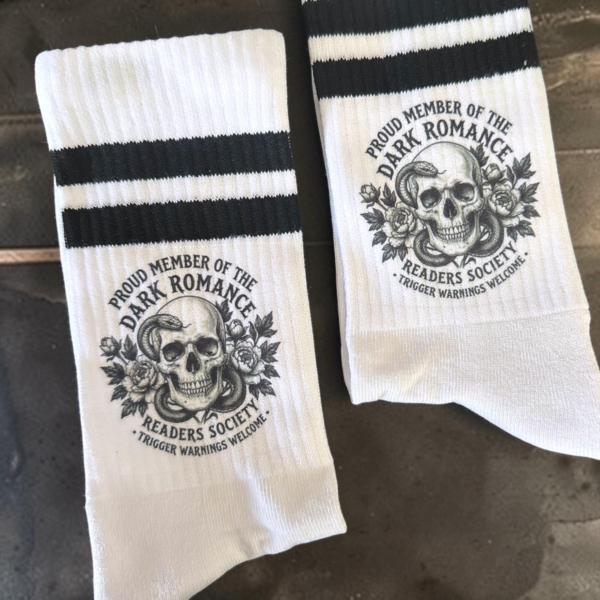 Dark Romance Readers Society Socken – Produktfoto 4