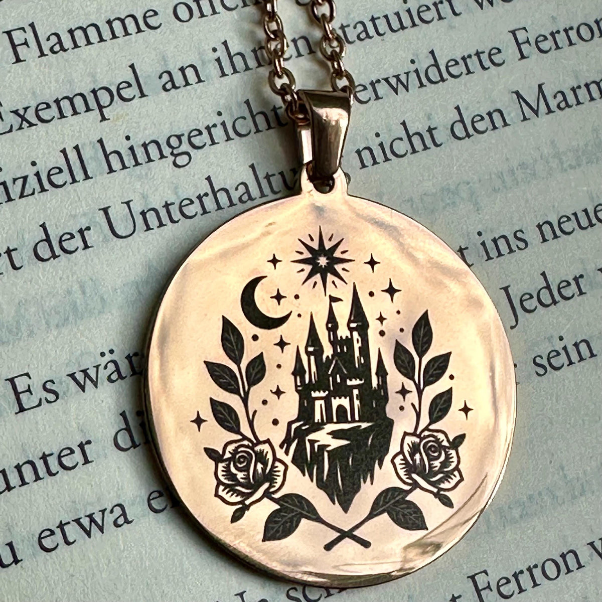 Märchenschloss-Halskette aus Edelstahl – personalisierbar – Produktfoto 6