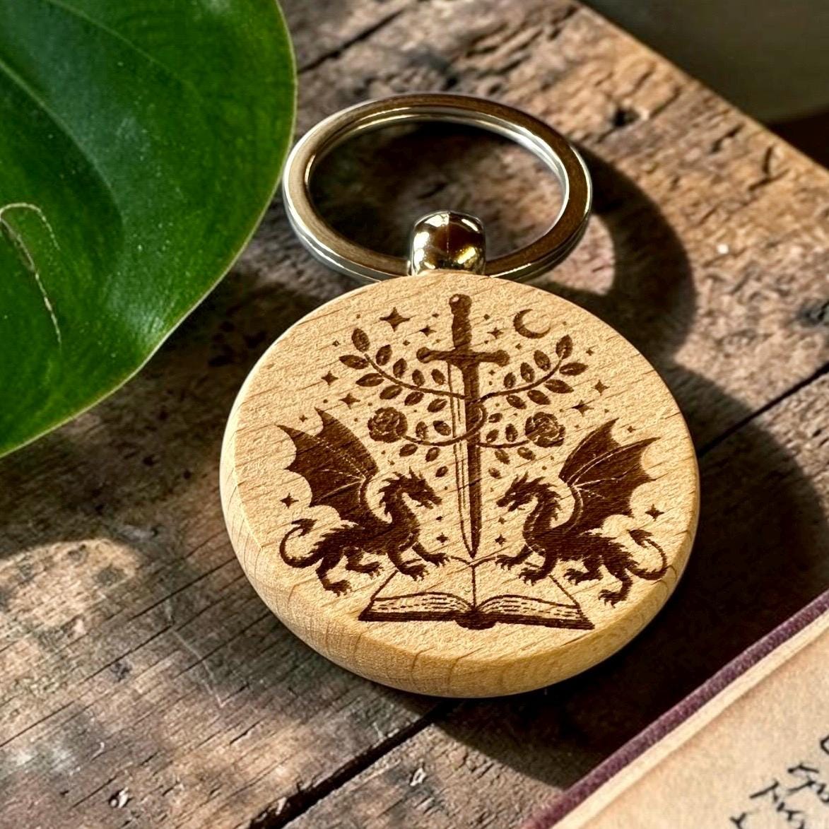 Fantasy-Drachen-Holzschlüsselanhänger – personalisierbar – Produktfoto 9