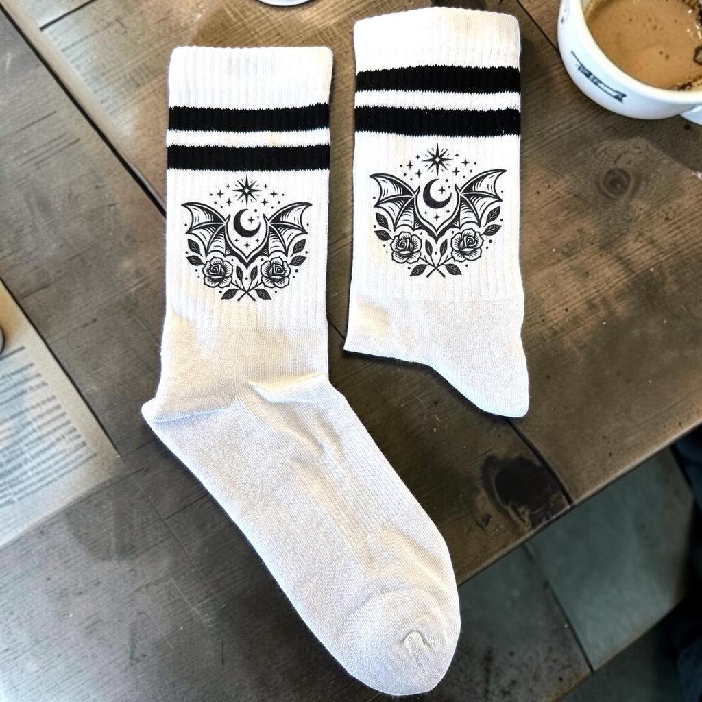Schattenengel Socken – Fantasy Wings für Romantasy-Fans – Produktfoto 3