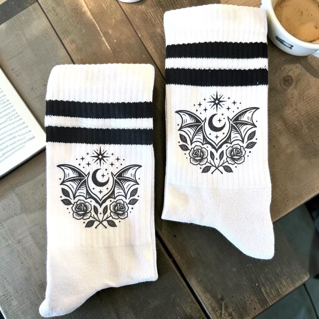 Schattenengel Socken – Fantasy Wings für Romantasy-Fans – Produktfoto 4