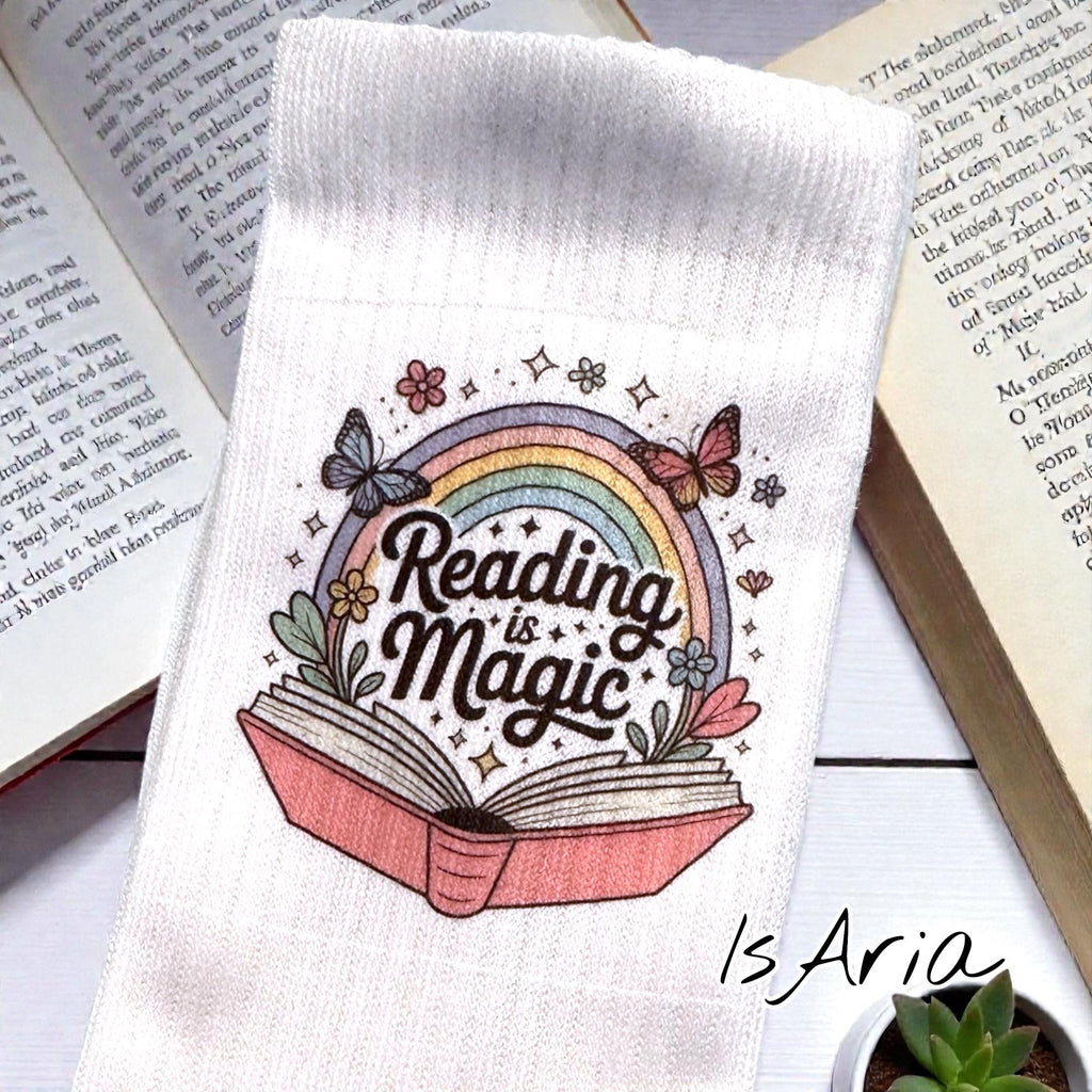 Reading Is Magic Socken – Personalisierbar – Produktfoto 2