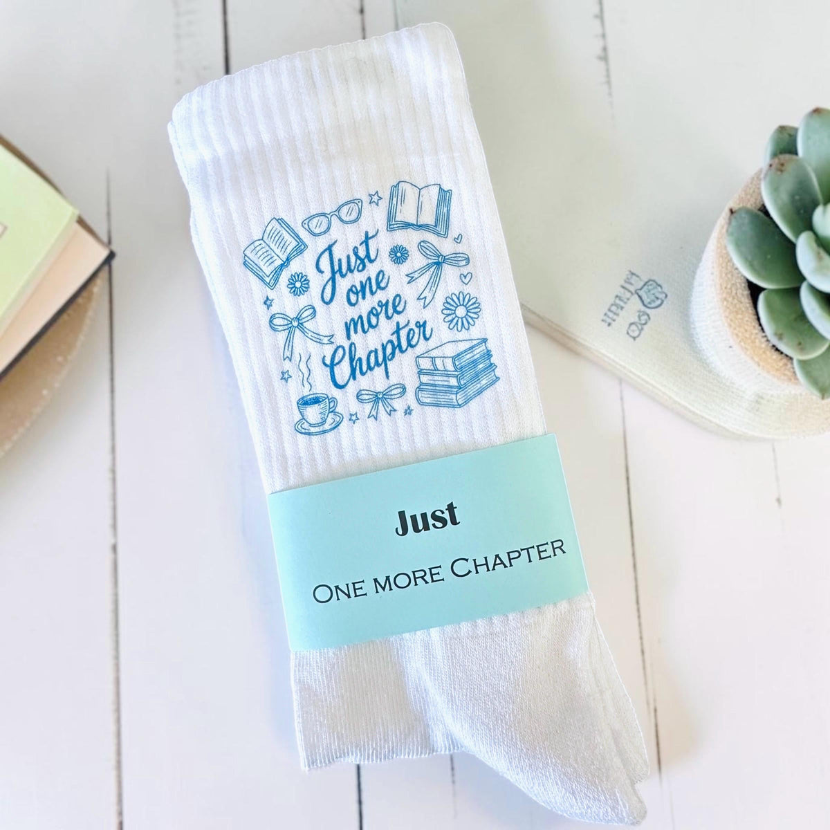 Just One More Chapter Socken – Für lange Lesenächte – Produktansicht
