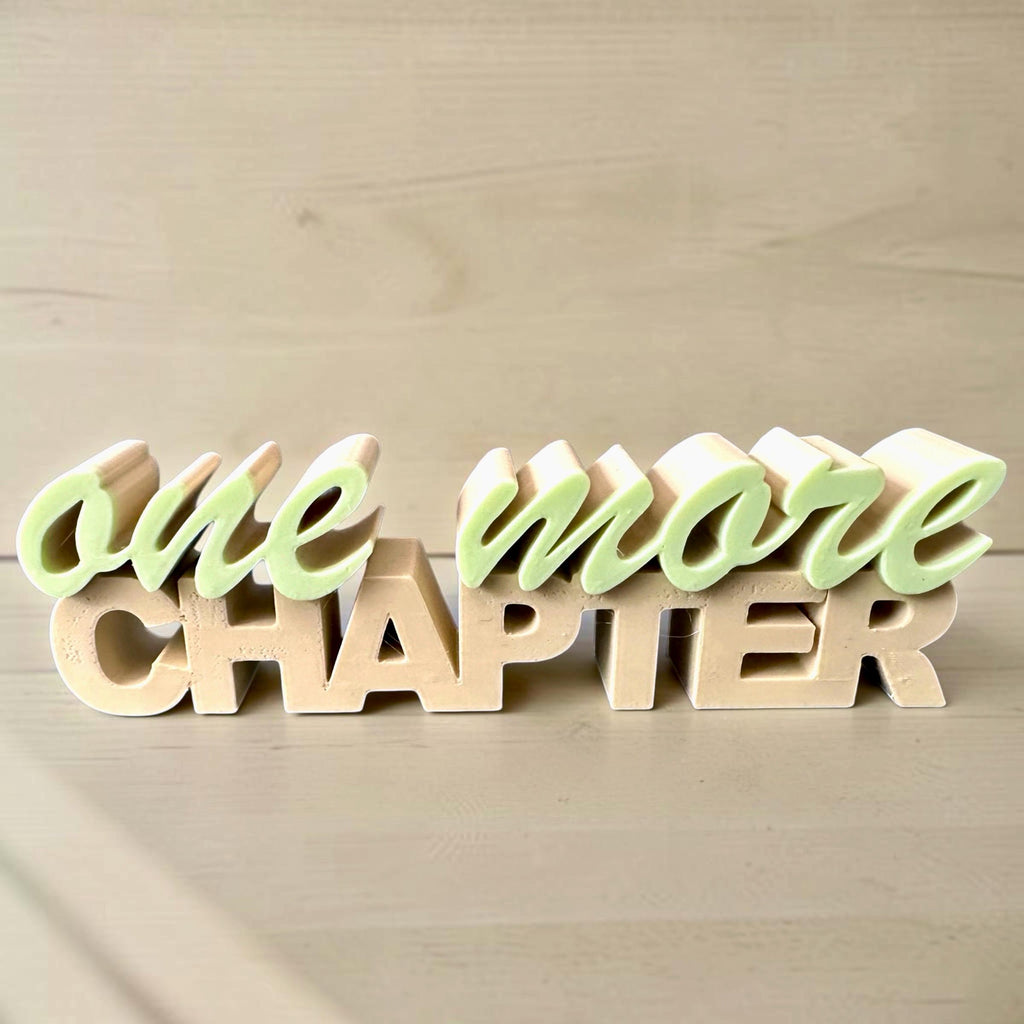 One More Chapter Regaldeko aus PLA – Farbe Beige-Türkis
