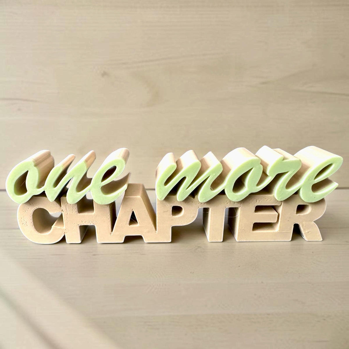 One More Chapter Regaldeko aus PLA – Farbe Beige-Türkis