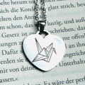 Origami-Kranich-Herz-Halskette aus Edelstahl – gravierter Edelstahl-Anhänger