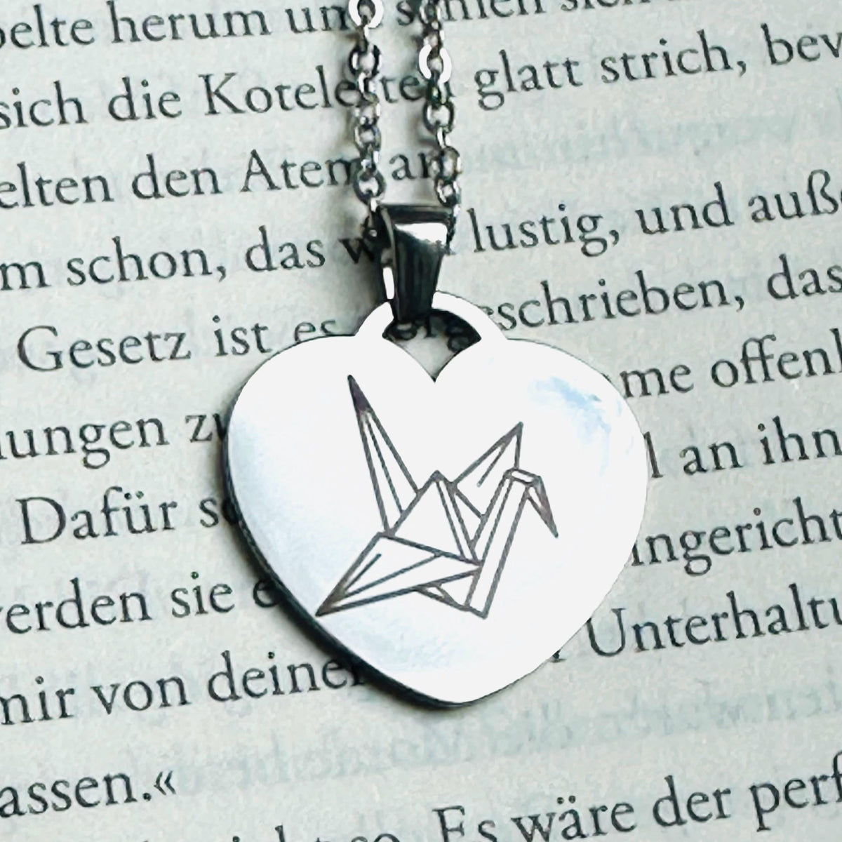 Origami-Kranich-Herz-Halskette aus Edelstahl – gravierter Edelstahl-Anhänger