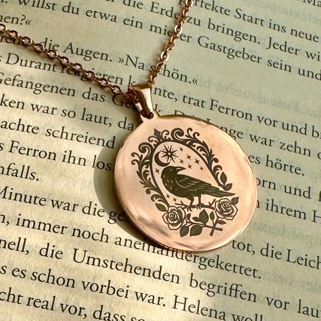 Raben-Halskette aus Edelstahl – Dark Academia, personalisierbar – Produktfoto 3