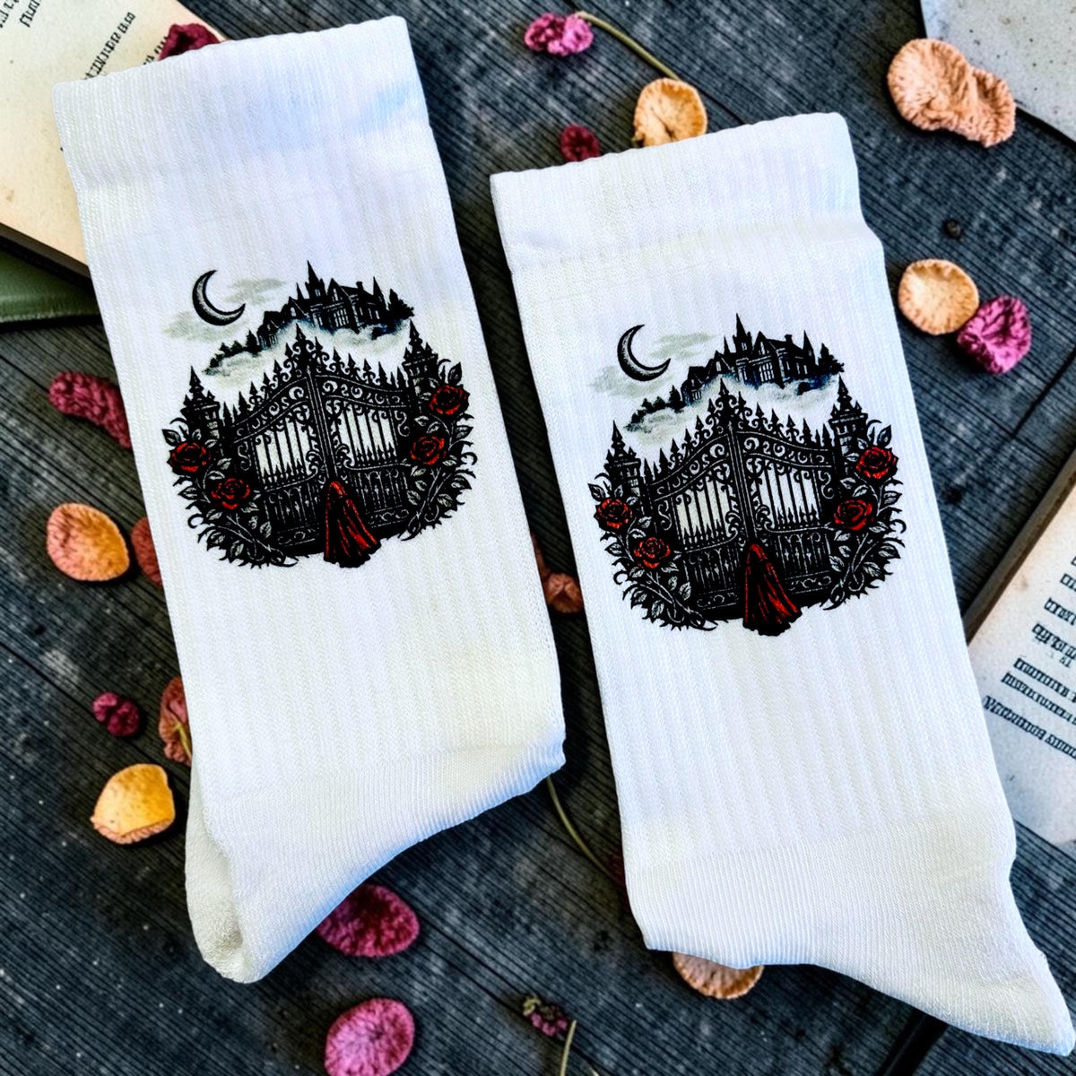 The Iron Gate Socken – Gothic Romance für Bücherfans – Produktfoto 5