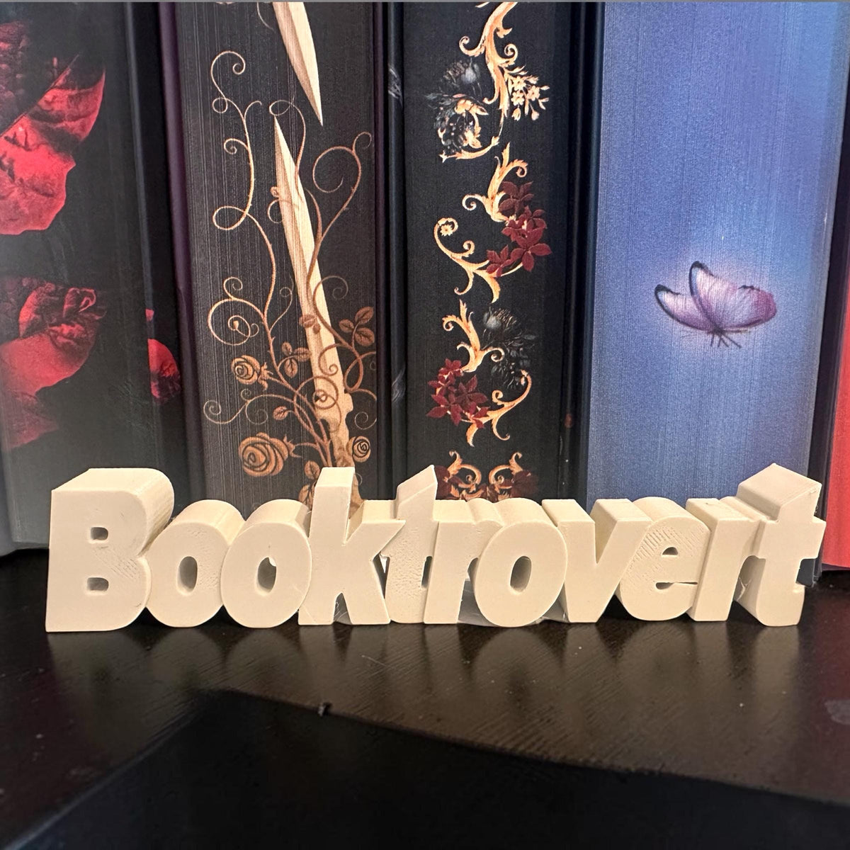 Booktrovert Regaldeko aus PLA – Produktfoto 4