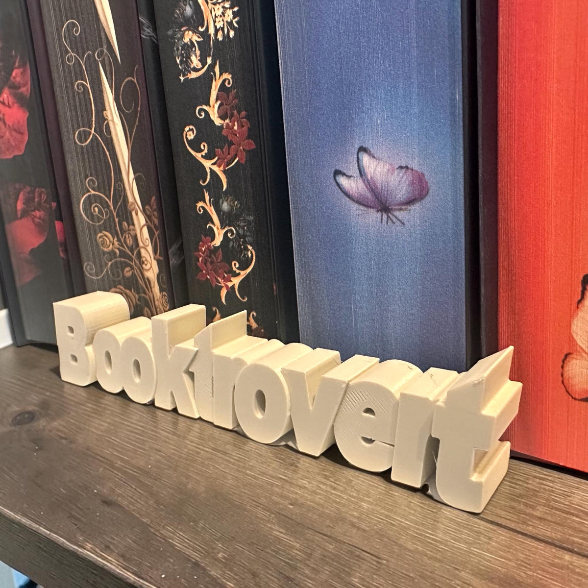 Booktrovert Regaldeko aus PLA – Produktfoto 3