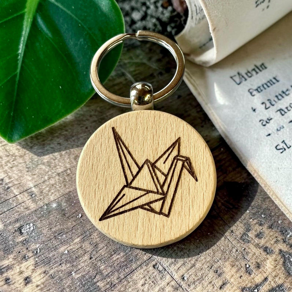 Origami-Kranich-Holzschlüsselanhänger – personalisierbar – Produktfoto 6