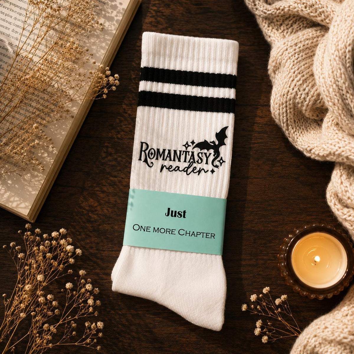 Romantasy Reader Socken – Personalisierbar – Produktfoto 3