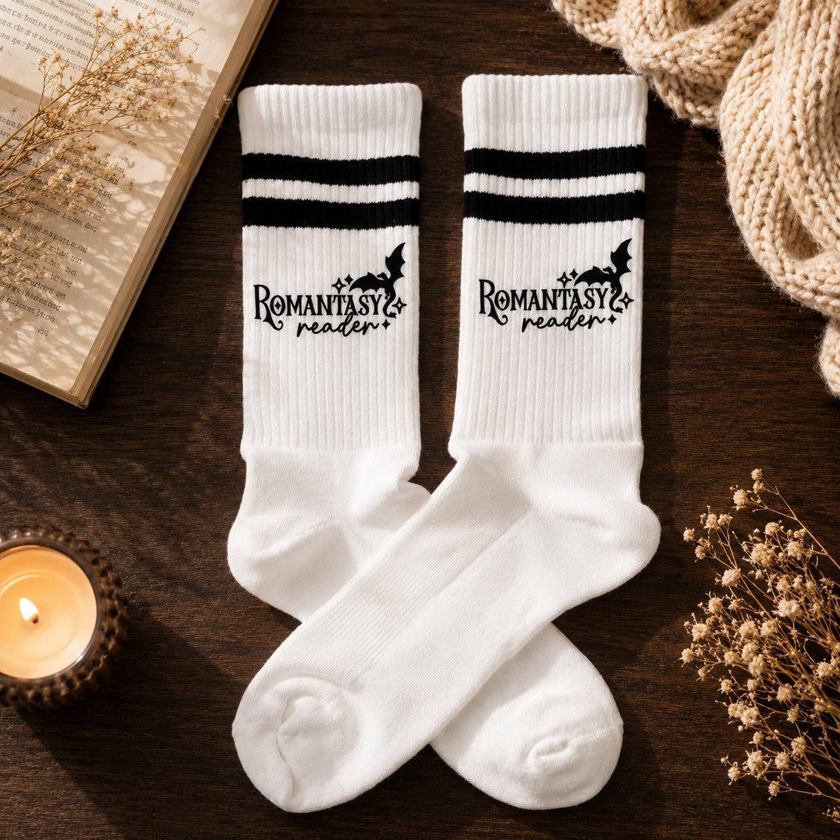 Romantasy Reader Socken – Personalisierbar – Produktfoto 2