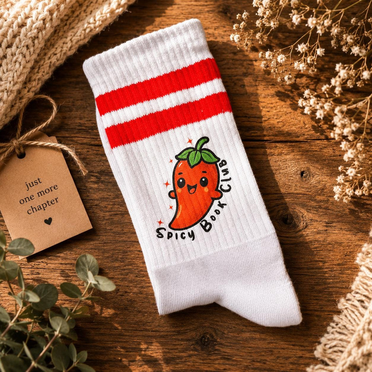 Spicy Book Club Socken mit Chili-Motiv für Romance- und Romantasy-Fans