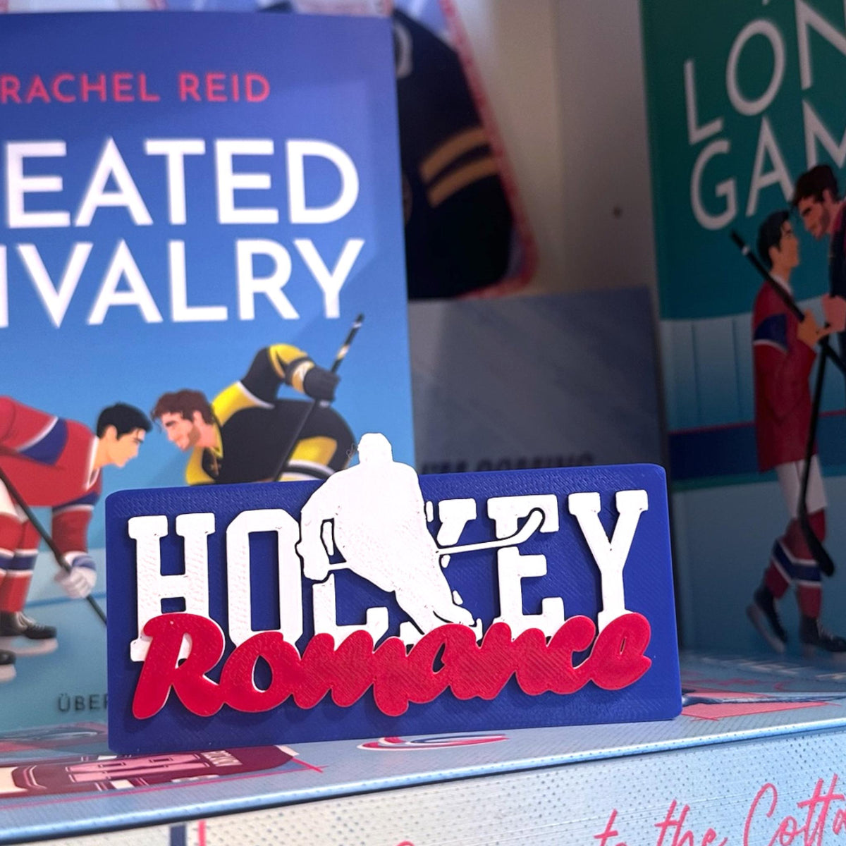 Hockey Romance Bücherregal-Schild aus PLA – Farbe Rosa-Pink