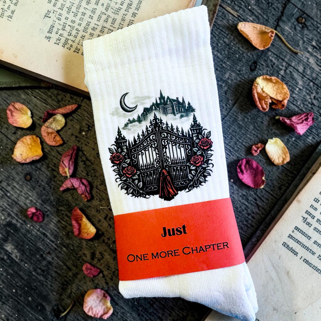 The Iron Gate Socken – Gothic Romance für Bücherfans – Produktansicht