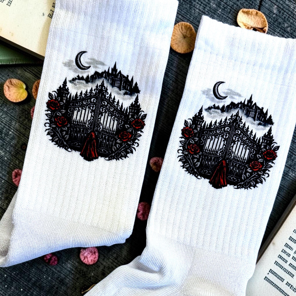 The Iron Gate Socken – Gothic Romance für Bücherfans – Produktfoto 3