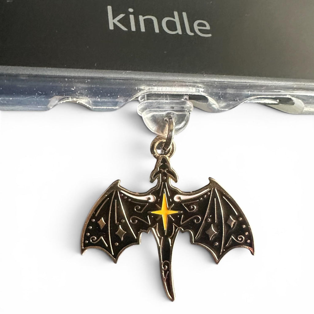 Fantasy Drachen Kindle Charm – USB-C Dust Plug – Produktfoto 6