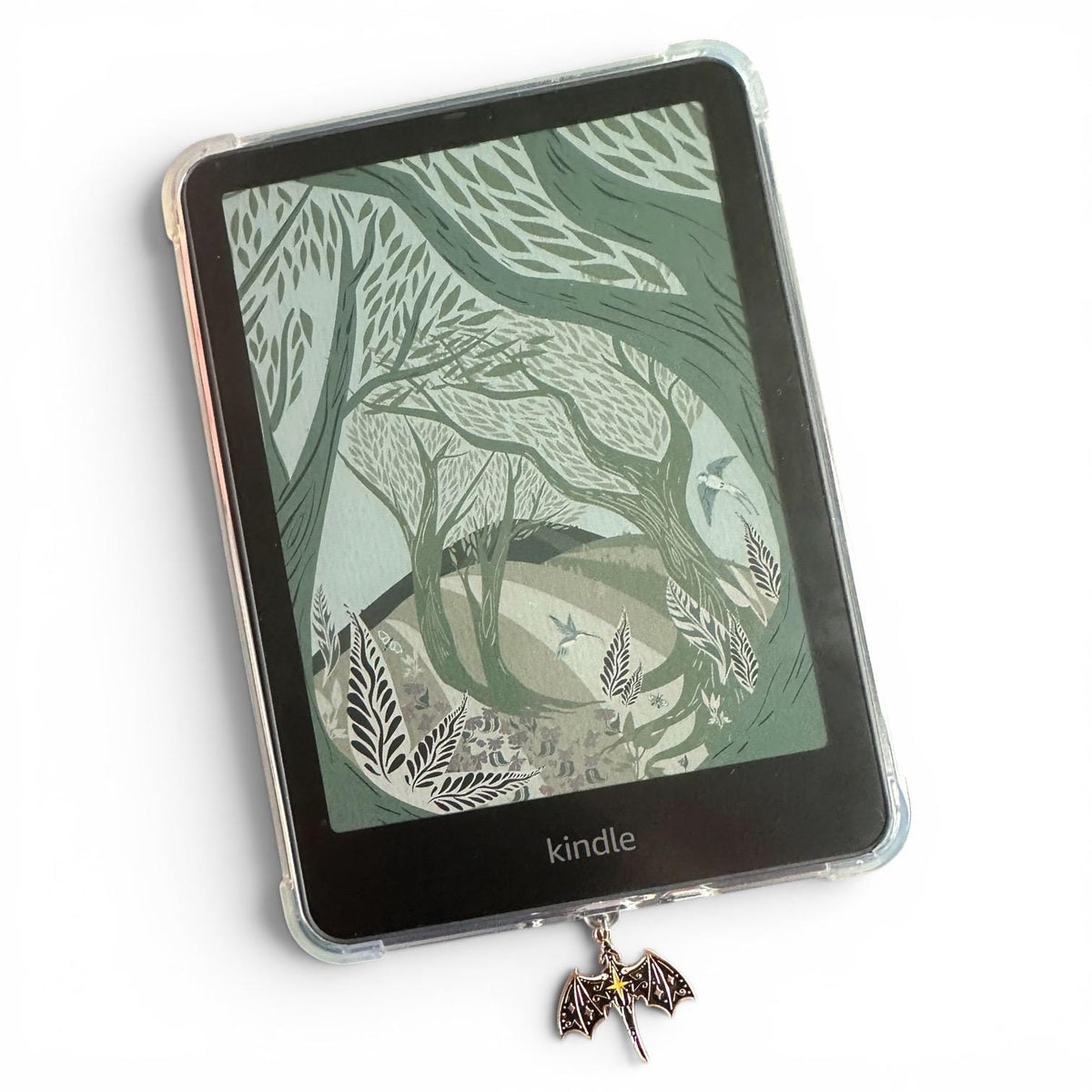 Fantasy Drachen Kindle Charm – USB-C Dust Plug – Produktfoto 5