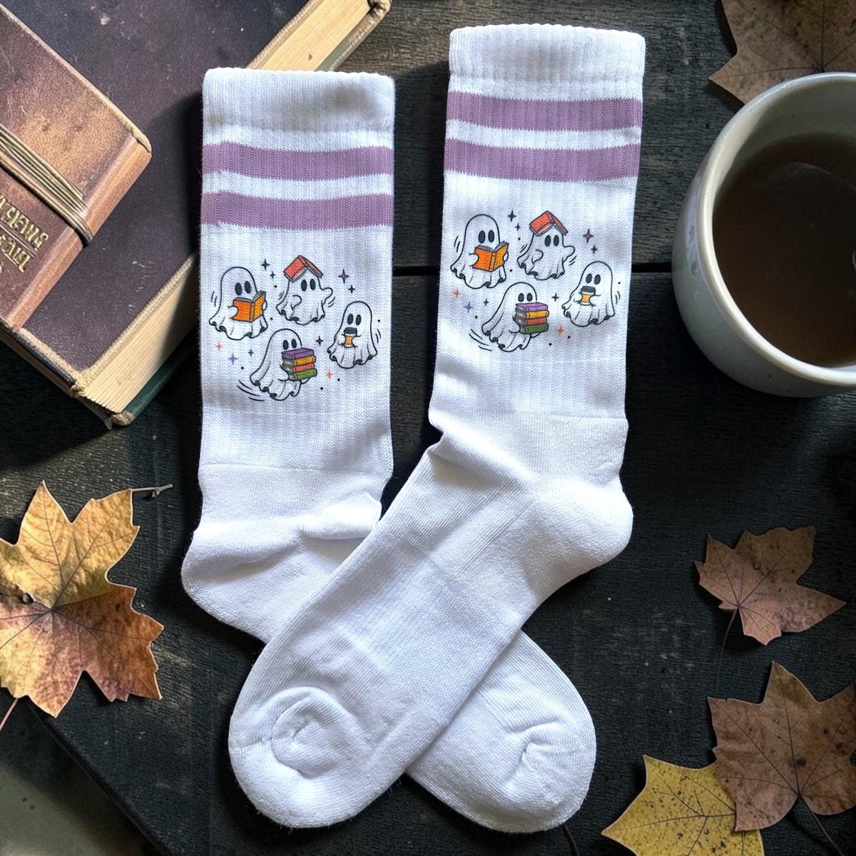 Personalisierbare Bookish Geister Socken – Mit Wunschname – Produktfoto 5