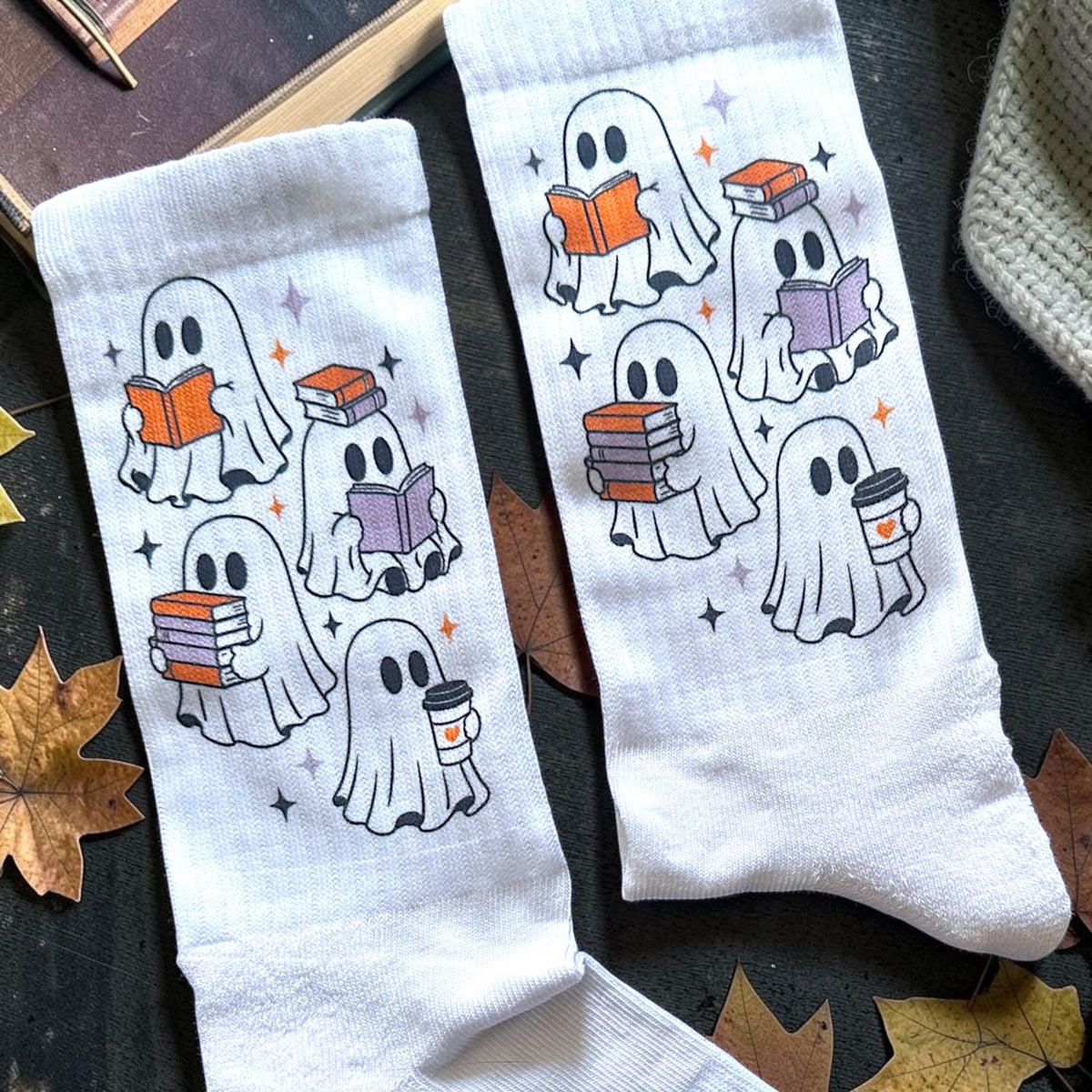 Bookish Geister Socken – Herbstsocken für Bücherliebhaber – Produktfoto 3