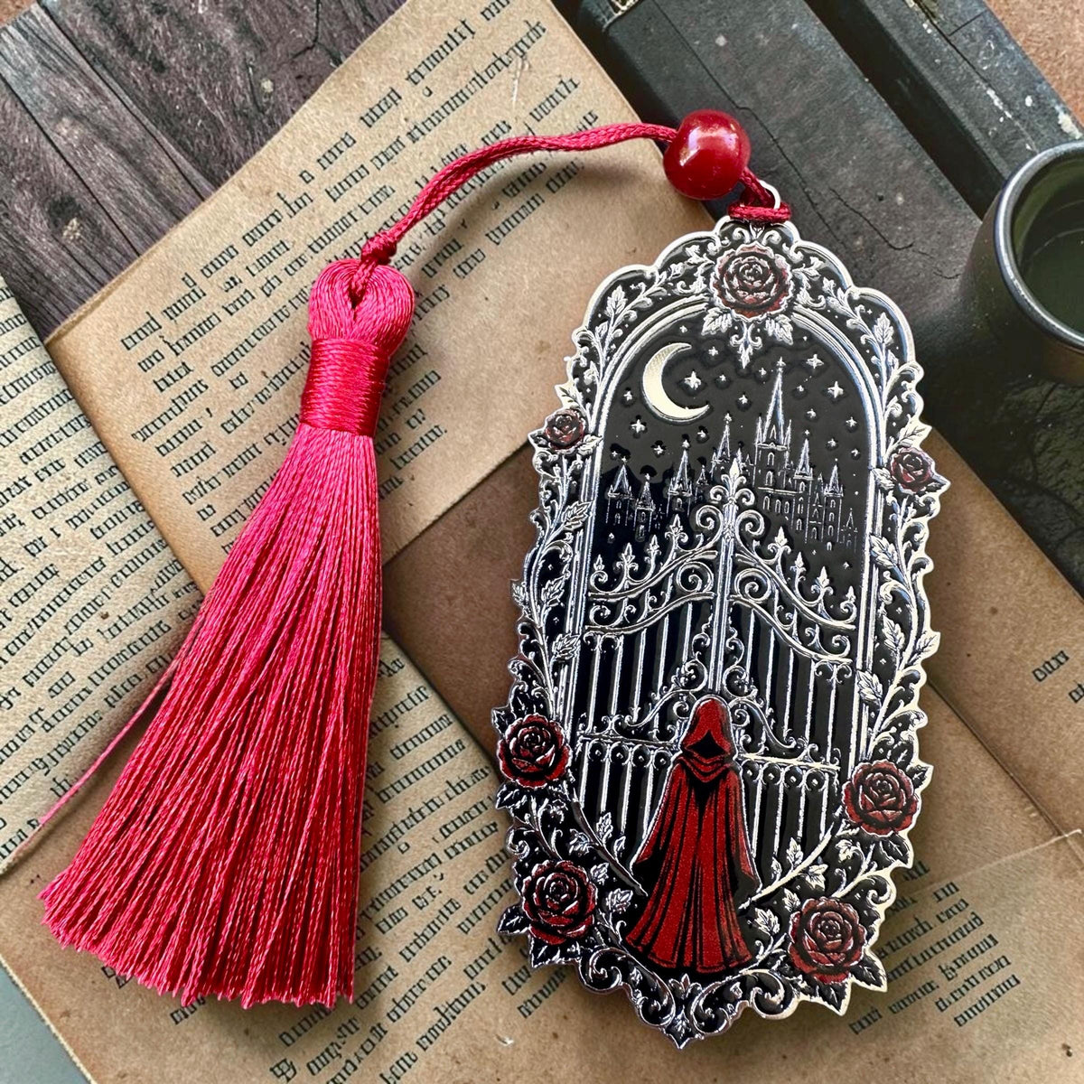 Iron Gate Metall-Lesezeichen mit Quaste im Fantasy- und Romantasy-Design