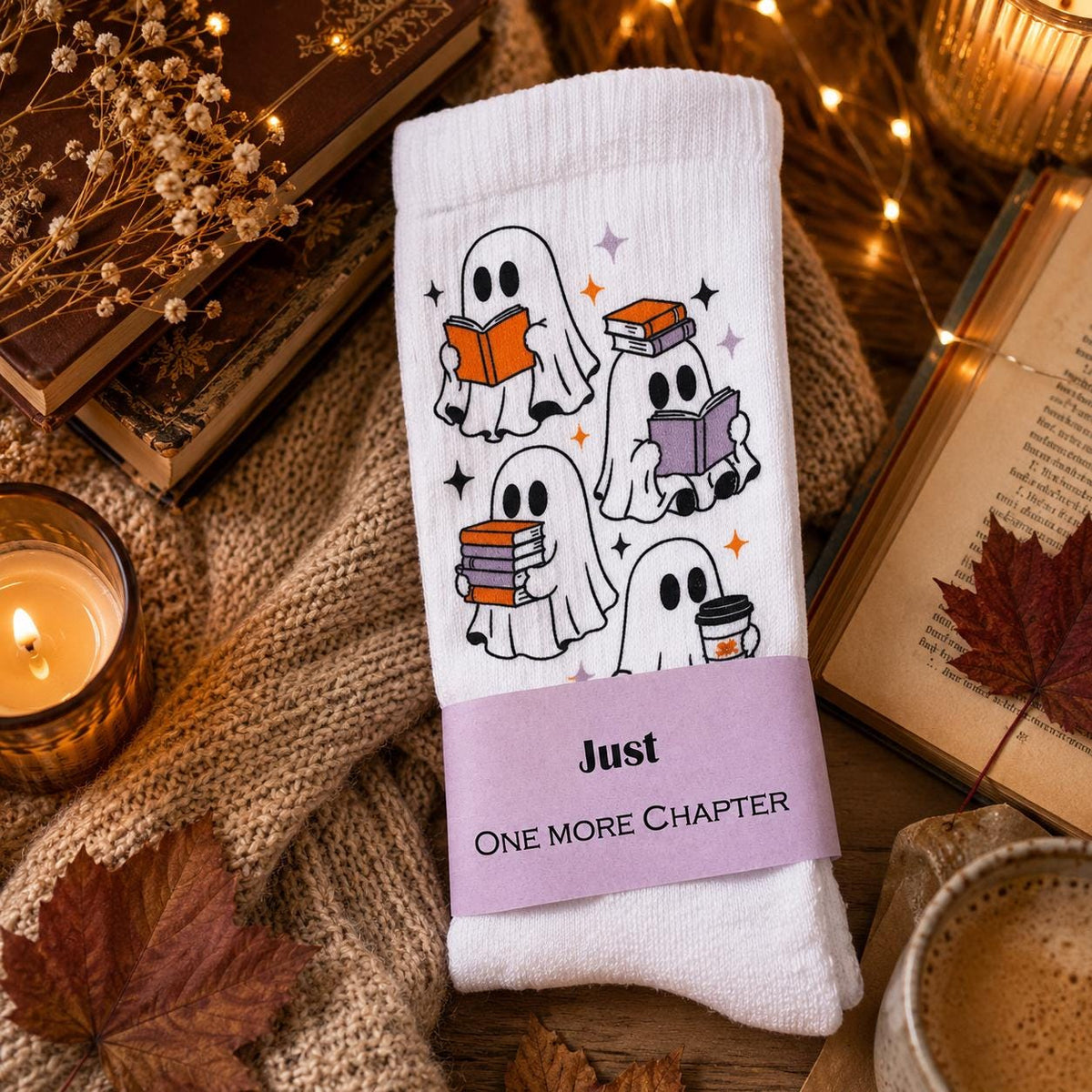 Bookish Geister Socken – Herbstsocken für Bücherliebhaber – Produktansicht