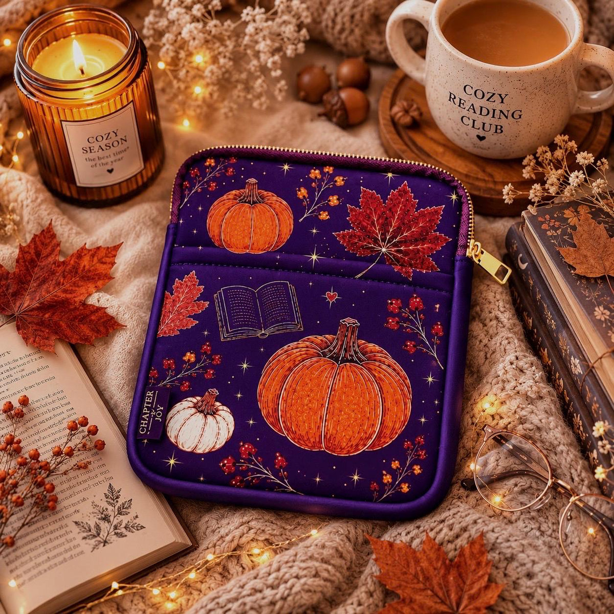 Kindle Tasche Herbst aus Neopren mit Falling Leaves and Cozy Reads Design
