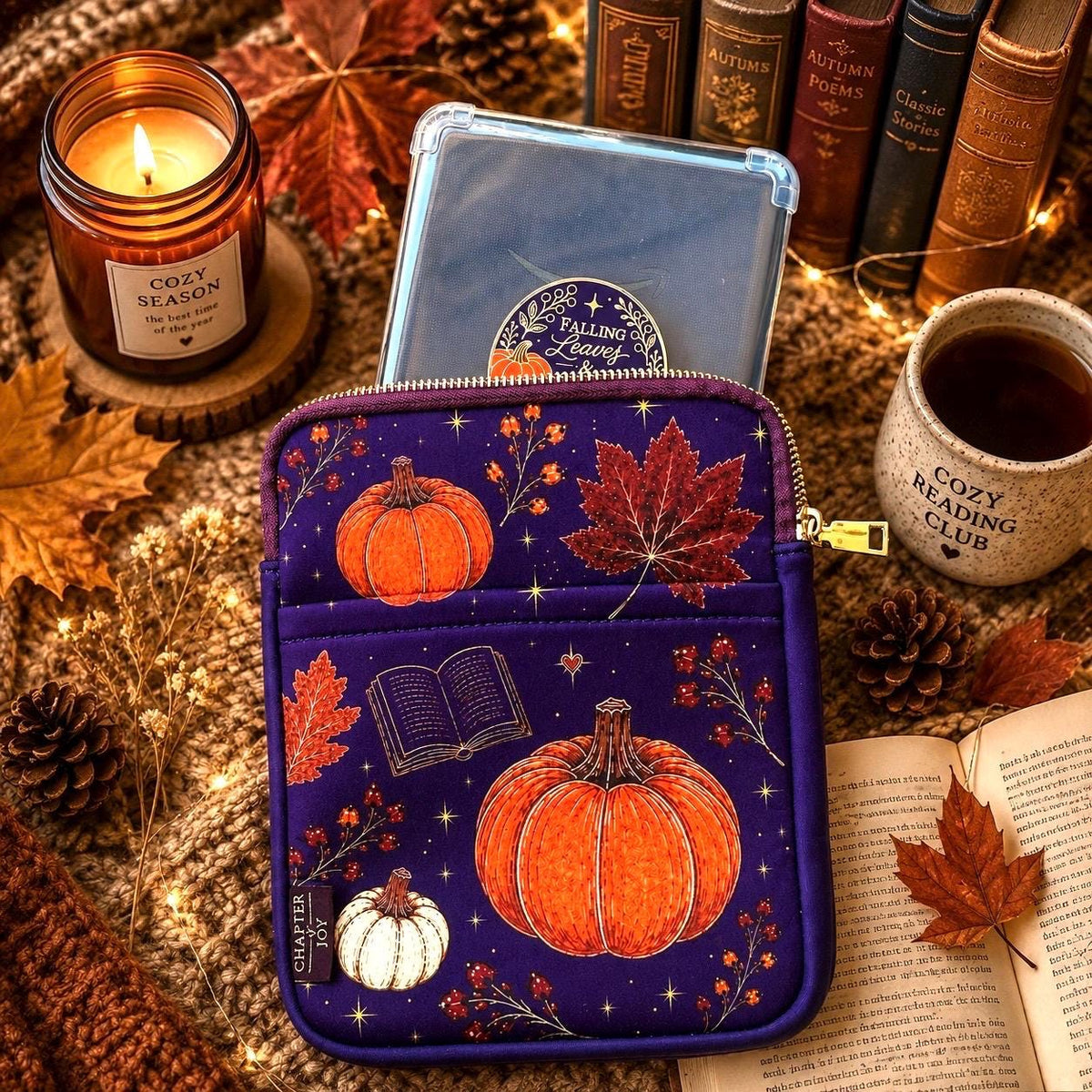 Kindle Tasche Herbst aus Neopren mit Falling Leaves and Cozy Reads Design