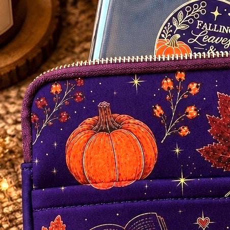 Kindle Tasche Herbst aus Neopren mit Falling Leaves and Cozy Reads Design