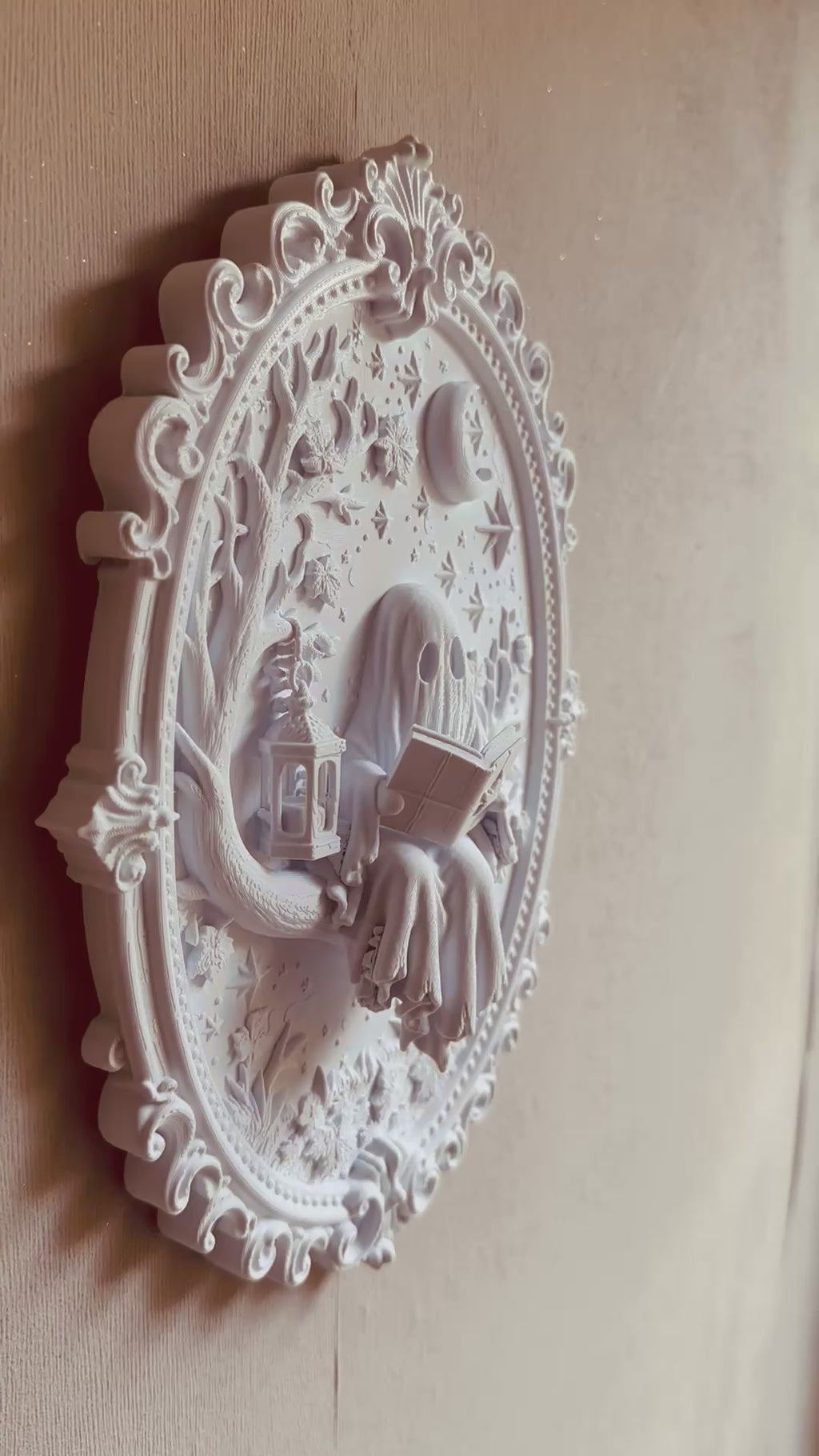 Bookish Ghost Wandbild 3D – Geist mit Buch | Gothic Deko für Leseecke